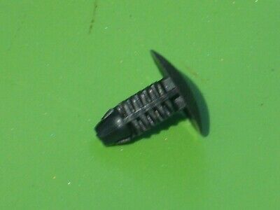 NEW Genuine Suzuki Seal Moulding TRIM CLIP 09409-10304