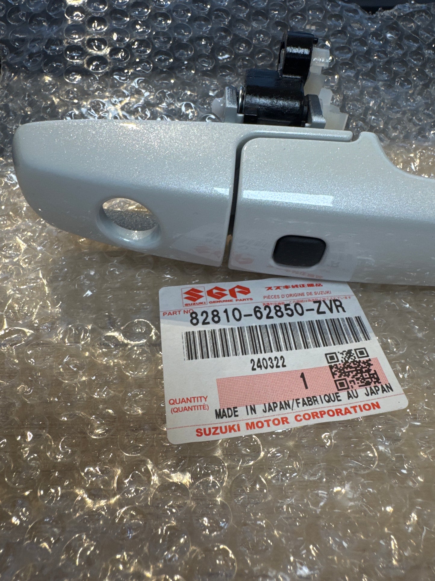 NEW Genuine Suzuki SWIFT 2024-On Outer Door Handle Front Right WHITE 82810-62850-ZVR Stock