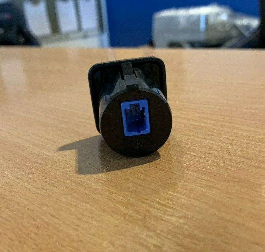NEW Genuine Suzuki VITARA S-CROSS SWIFT USB Plug Socket Port 39105-54P00