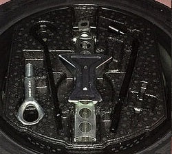 NEW Genuine Suzuki VITARA 17" 2015-> Jack, Insert, 3x Tools, Holder