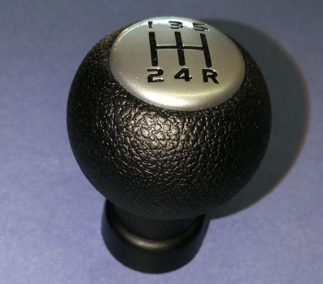 NEW Genuine Suzuki SWIFT 2005-2011 Gear Shift Knob Black 28113-63J21-BWJ