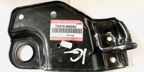 NEW Genuine Suzuki WAGON R Type 4 PAIR OF Anti Roll Bar Plate Bracket Mounts FRONT