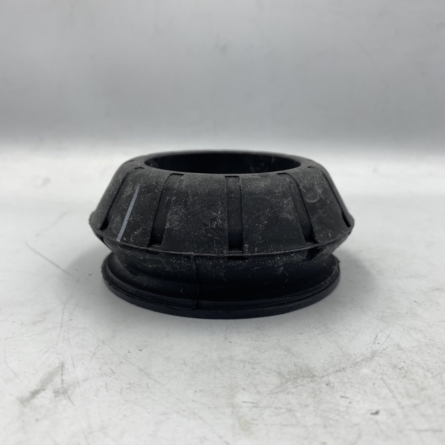 NEW Genuine Suzuki CELERIO Front STRUT TOP MOUNT Mounting + BEARING 41 ...