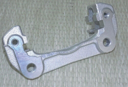 1x NEW Genuine Suzuki JIMNY Front Brake Caliper PAD CARRIER 55161-80000